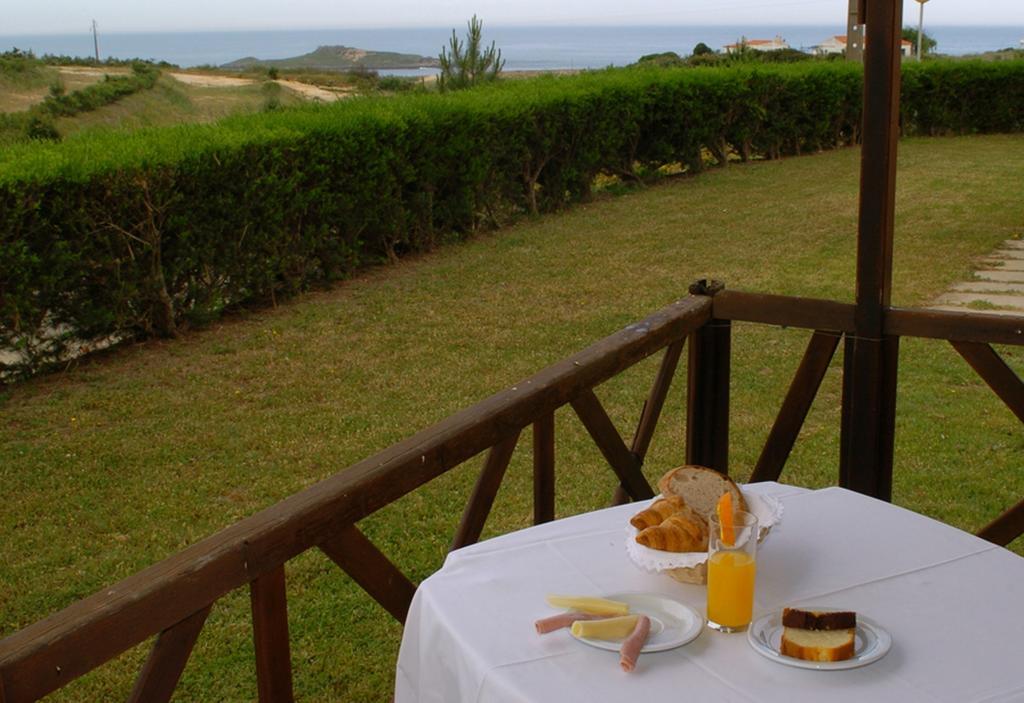 Hotel Parque De Campismo Da Ilha Do Pessegueiro Porto Covo Habitación foto